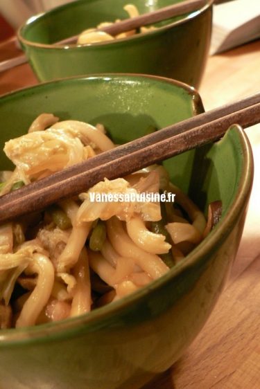 recette de nouilles udon, poulet et chou chinois