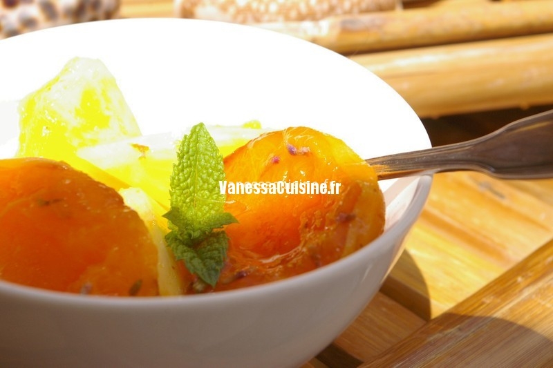 recette de salade d'abricots, ananas, menthe et lavande