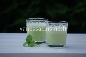 Cocktail au lait de coco et liqueur de banane verte