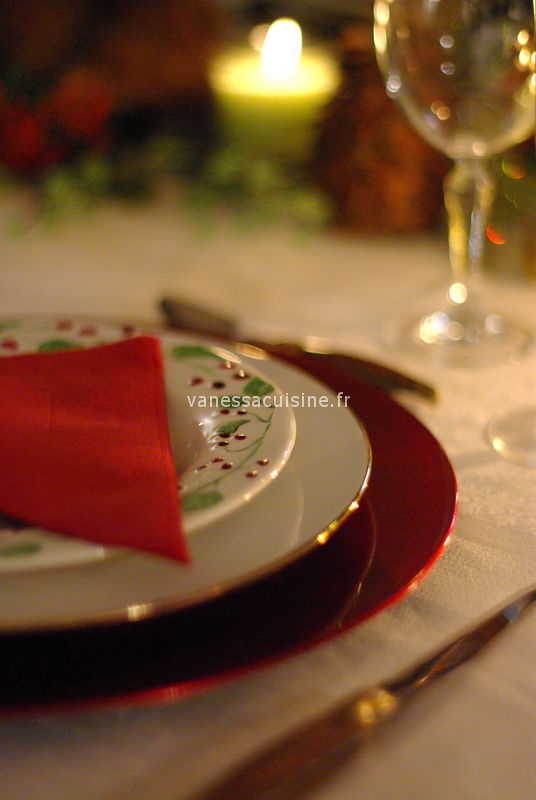 34261020 Noël chez Baga et Ninou, table de fête et 13 desserts