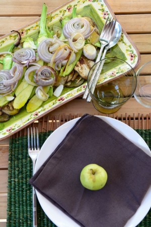 Légumes rôtis - Roasted vegetables on a summer table in Provence - Vanessa Romano-Photographe et styliste culinaire- (1)