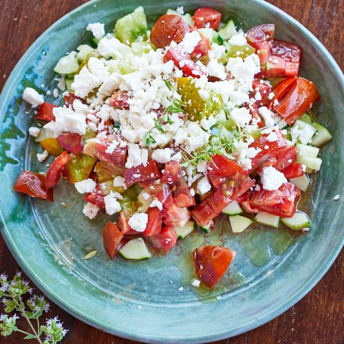 recette de salade de tomates, concombre et feta