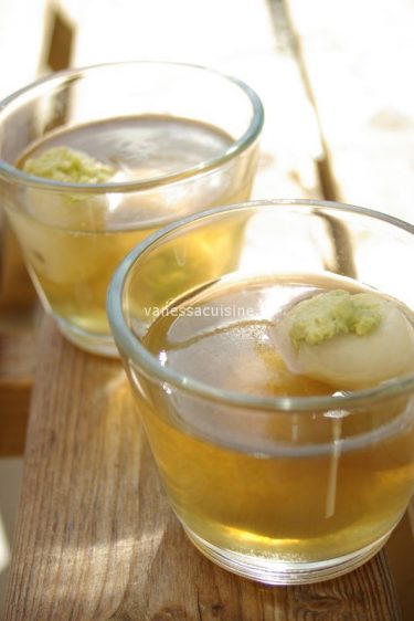 recette de Gelée de citronnelle aux litchis fourrés de crème coco matcha