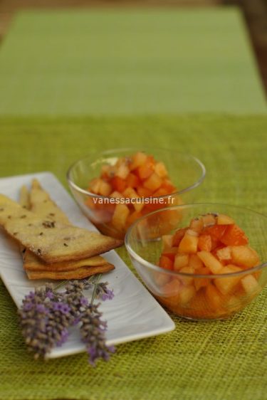 recette de Minestrone d'abricots et melon, sablés à la lavande