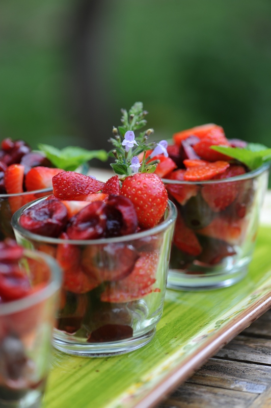 recette de Salade de cerises et fraises à l'agastache menthe