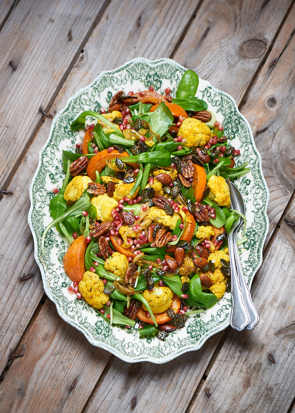 photo culinaire de Salade de mâche et légumes rôtis aux noix caramélisées