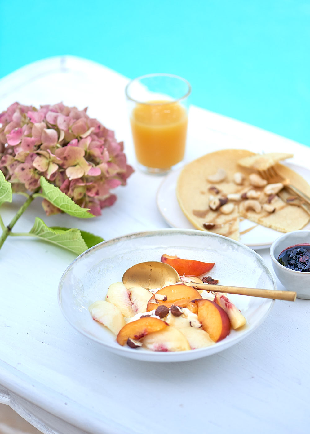 photo culinaire de Le petit-déjeuner au bord de la piscine
