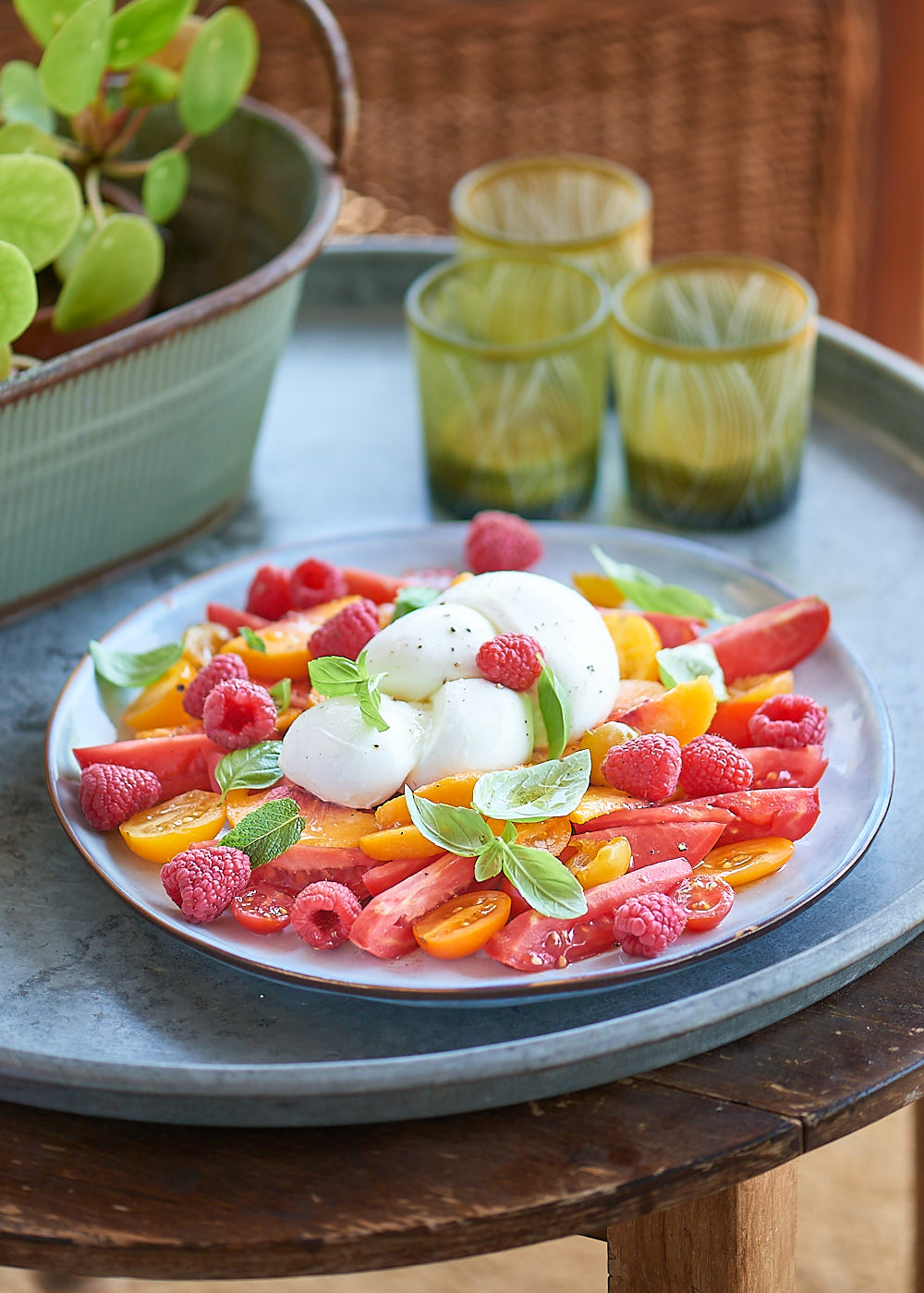 photo culinaire de Salade de tomate mozzarella aux fruits d'été