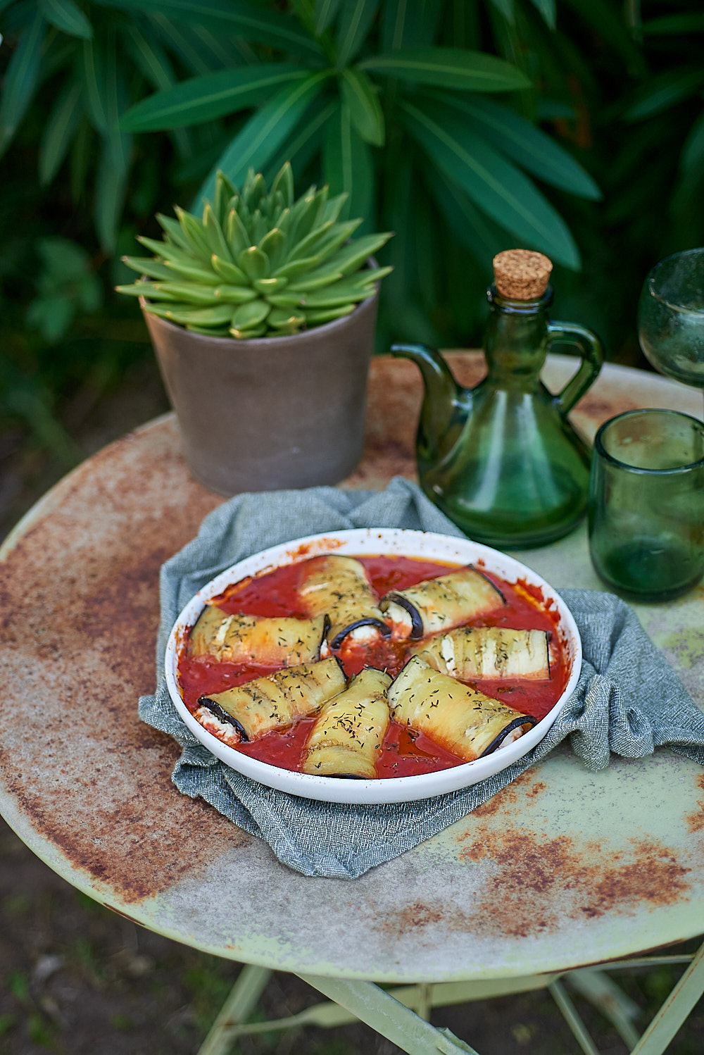 photo culinaire de Rouleaux d'aubergine à la ricotta, sauce tomate