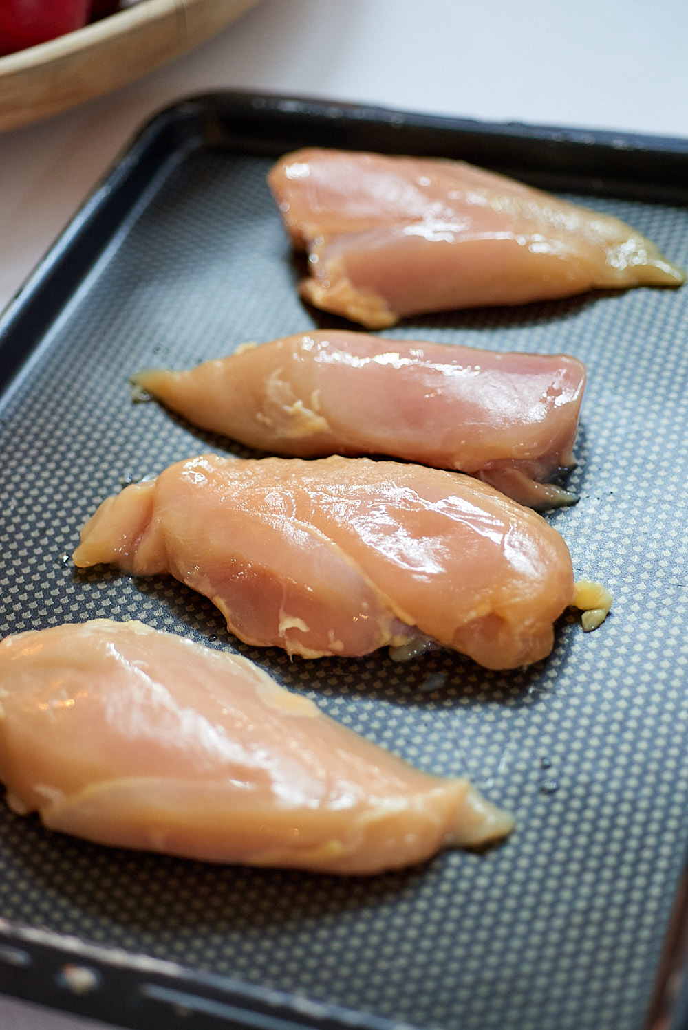 photo de Mettre les filets de poulet sur la plaque de cuisson