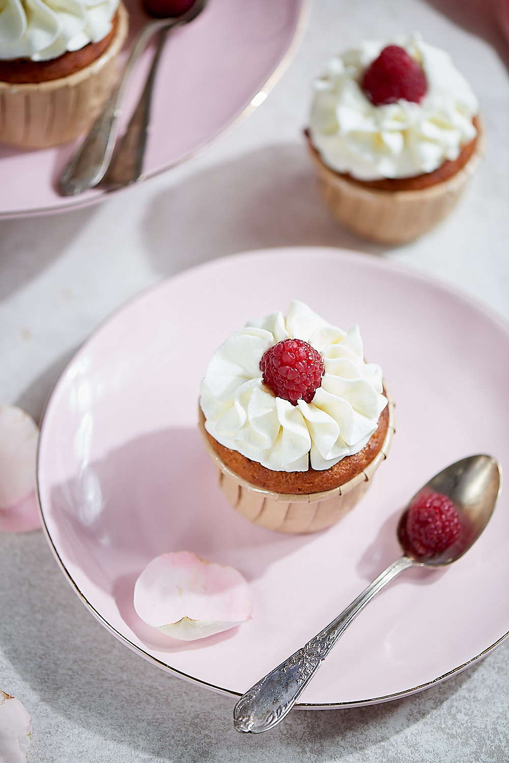 photo culinaire de cupcakes aux framboises sans gluten