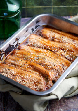 Poitrine de porc marinée et grillée au four : recette savoureuse et facile
