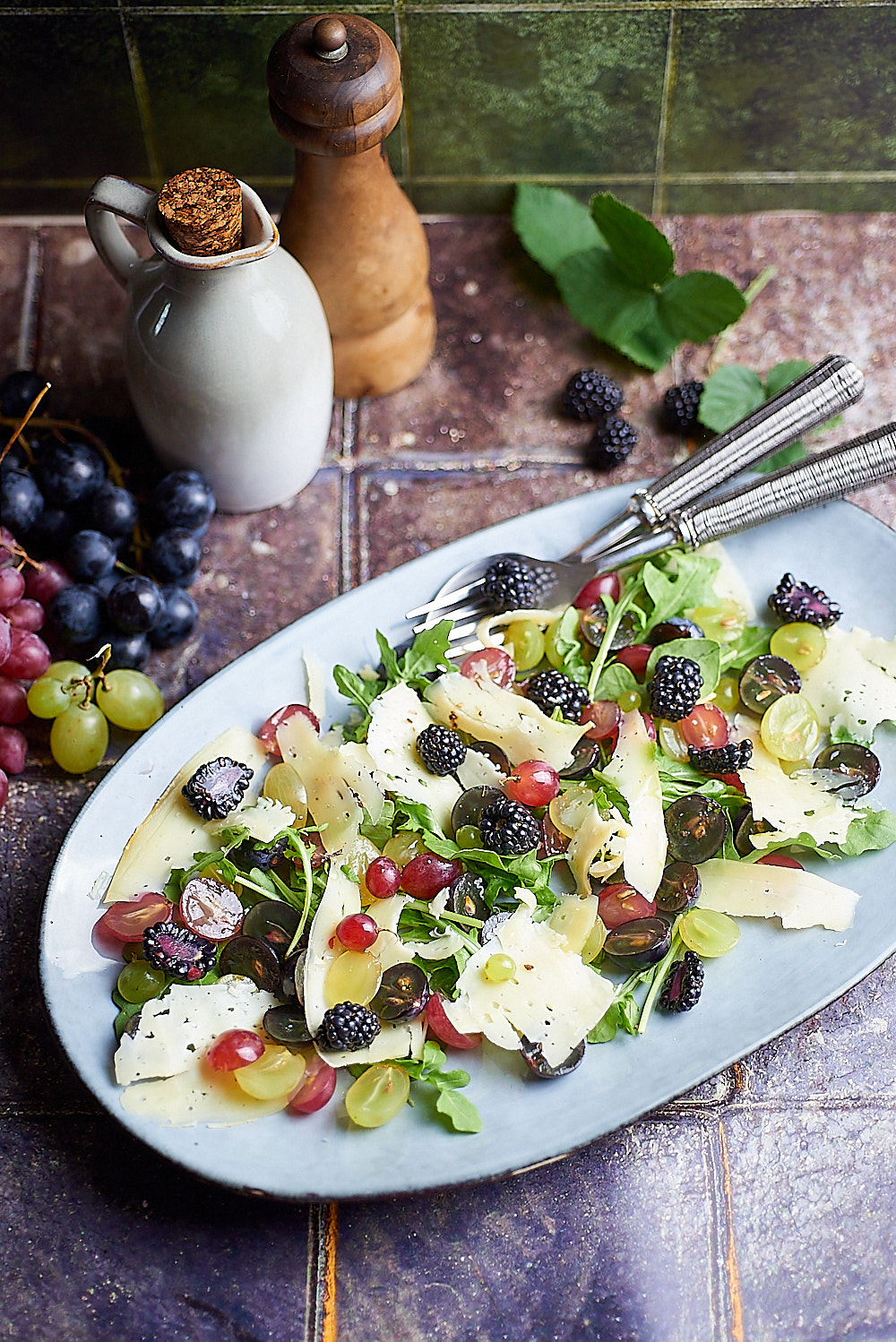 photo culinaire de Salade de roquette et raisins à la tome de montagne