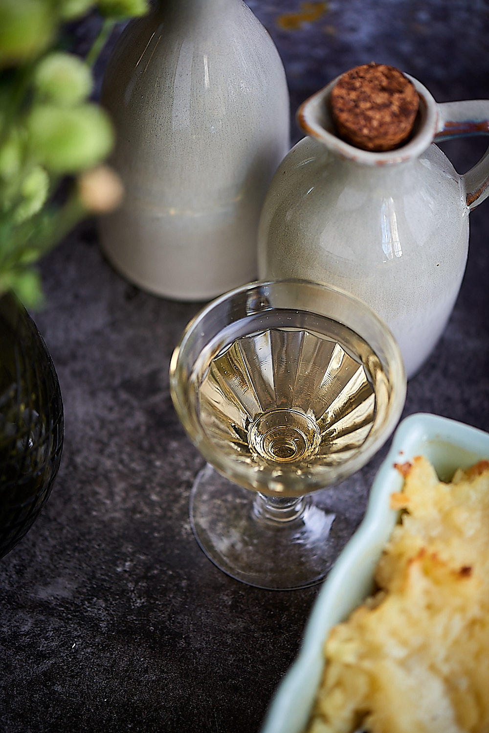 photo culinaire d'un verre ce vin blanc pour aller avec le Parmentier